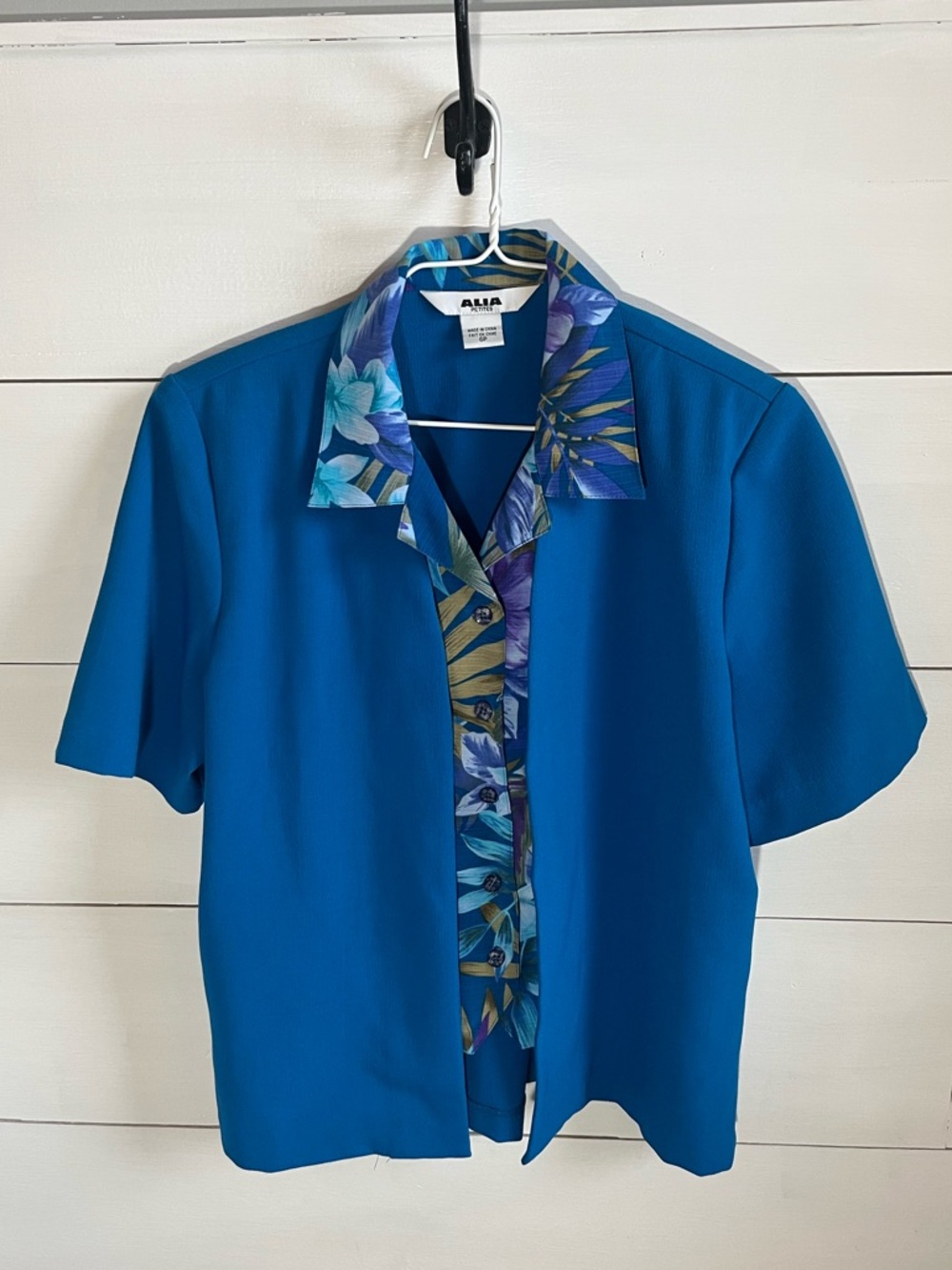 ALIA Women’s Blue Tropical Collar Short-Sleeve Shirt - Petites